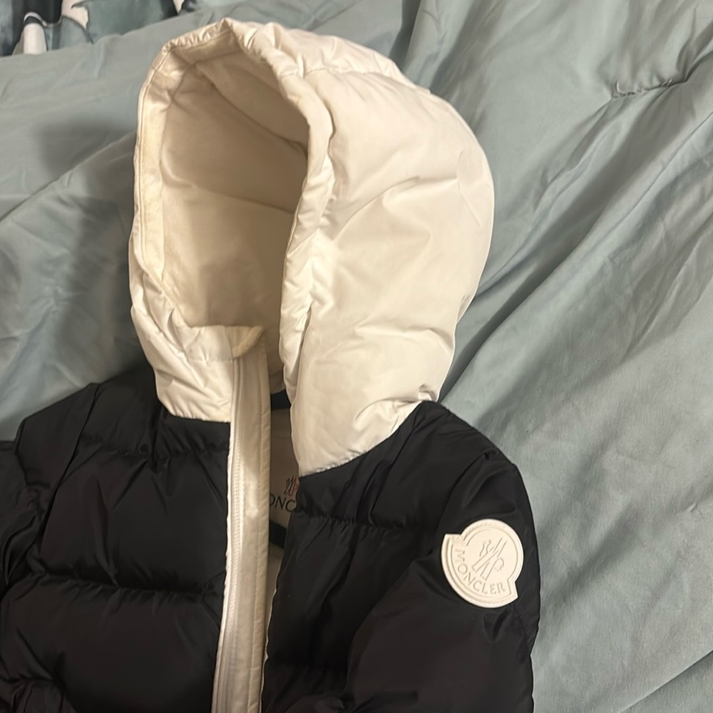 Baby boy moncler coat size 18-24 months worn a few times, zipper missing